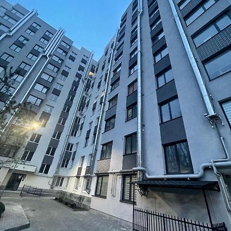 Beautiful Apartment In تشيسيناو المظهر الخارجي الصورة